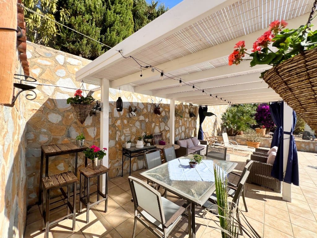 4 Zimmer Villa zu verkaufen in Calpe / Calp mit Pool Garage - 750.000 € (Ref: 8422361)