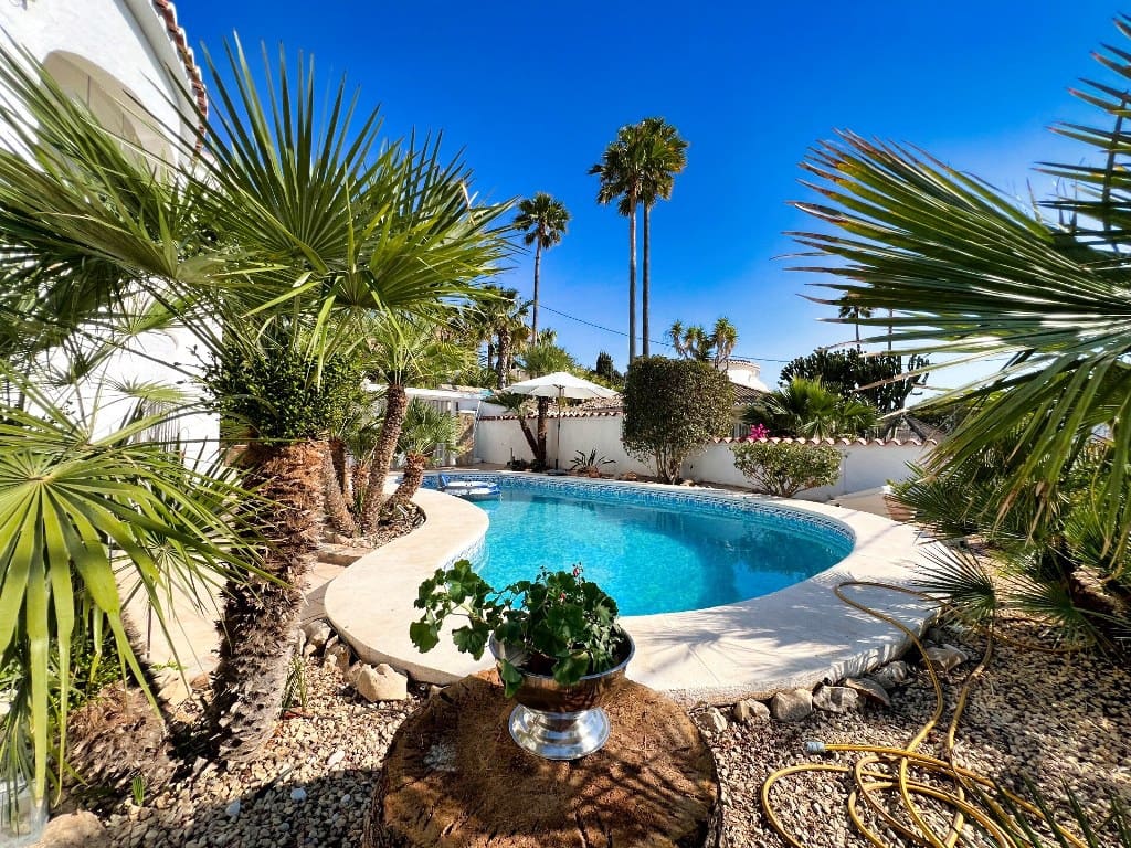 4 Zimmer Villa zu verkaufen in Calpe / Calp mit Pool Garage - 750.000 € (Ref: 8422361)