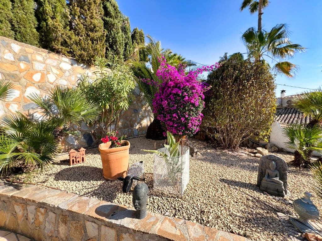 4 Zimmer Villa zu verkaufen in Calpe / Calp mit Pool Garage - 750.000 € (Ref: 8422361)