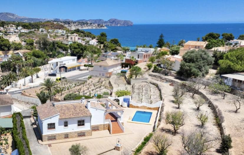 Chalet de 6 habitaciones en Benissa en venta con piscina garaje - 990.000 € (Ref: 8868206)