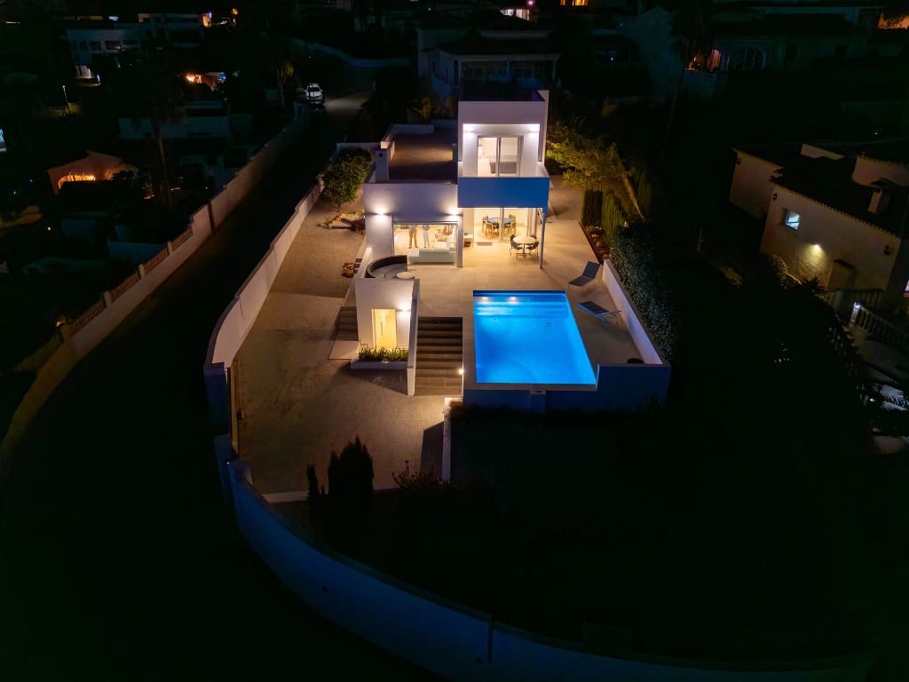 4 bedroom Villa for sale in Calpe / Calp with pool garage - € 1,380,000 (Ref: 9282982)