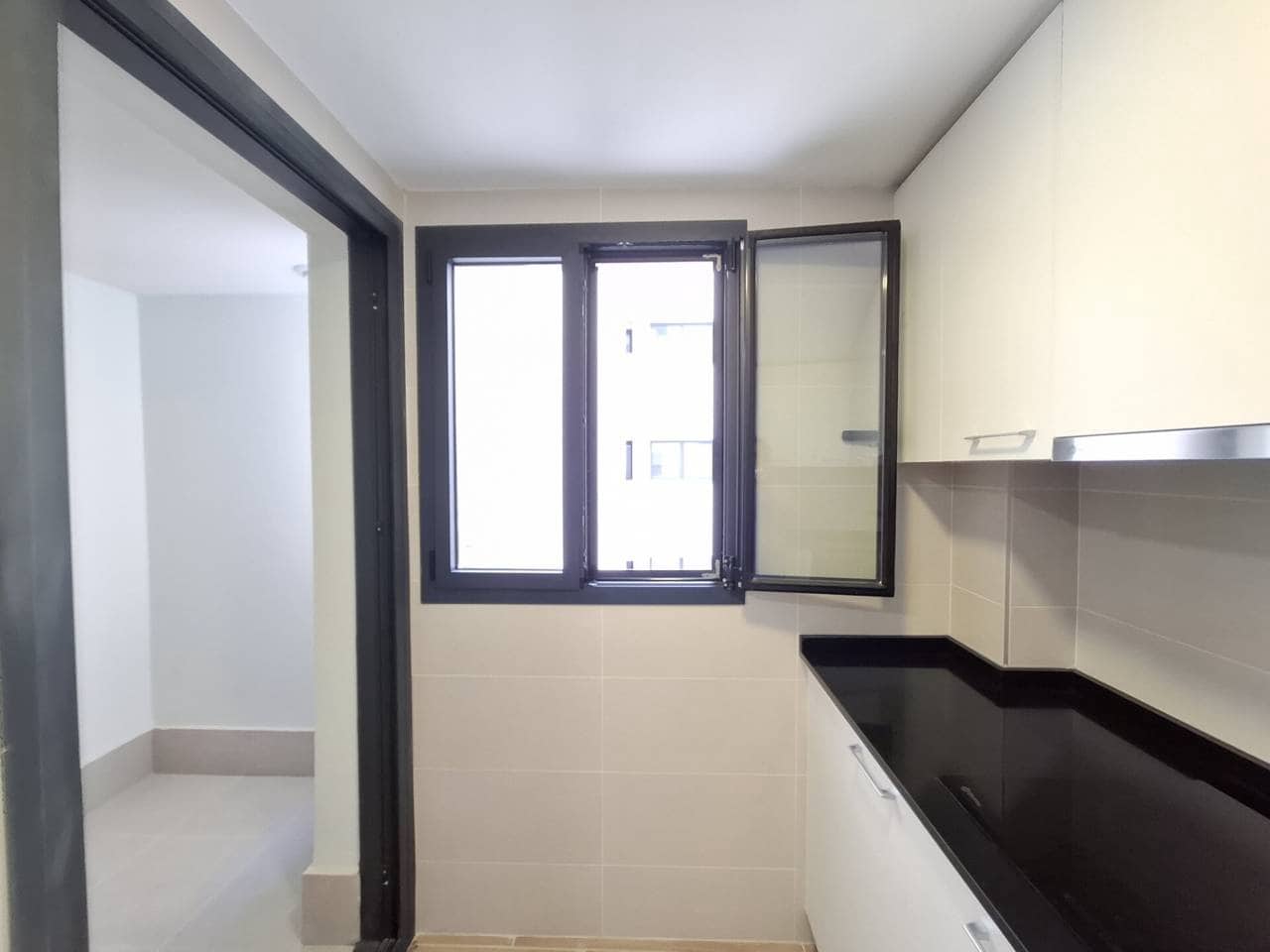 2 sypialnia Mieszkanie do wynajęcia w Miasto Madryt z basenem garażem - 1 350 € (Ref: 10048652)