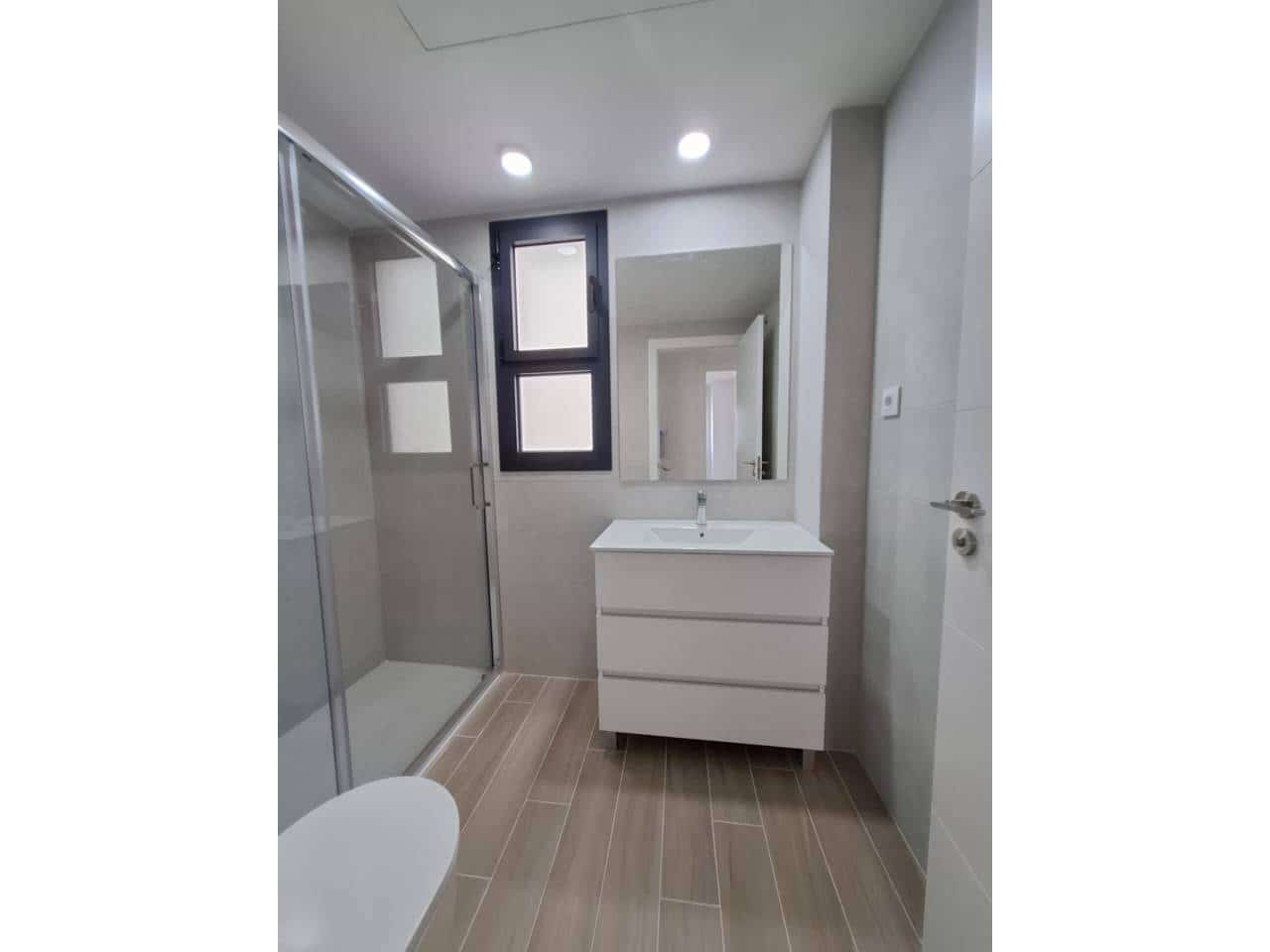 2 sypialnia Mieszkanie do wynajęcia w Miasto Madryt z basenem garażem - 1 350 € (Ref: 10048652)