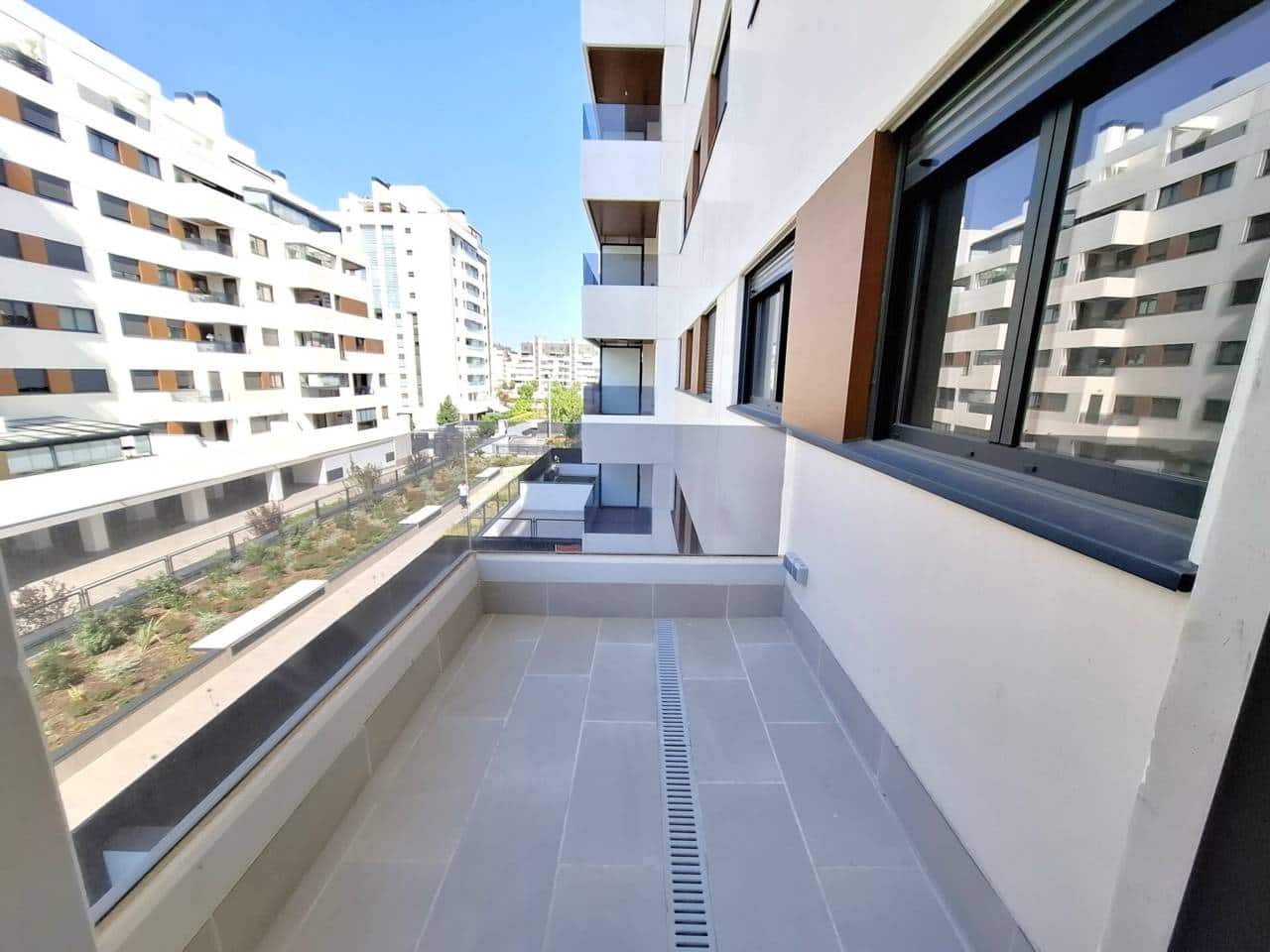 2 sypialnia Mieszkanie do wynajęcia w Miasto Madryt z basenem garażem - 1 350 € (Ref: 10048652)