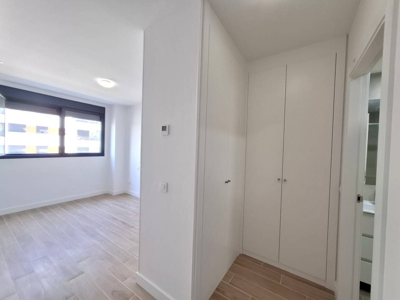 2 sypialnia Mieszkanie do wynajęcia w Miasto Madryt z basenem garażem - 1 350 € (Ref: 10048652)