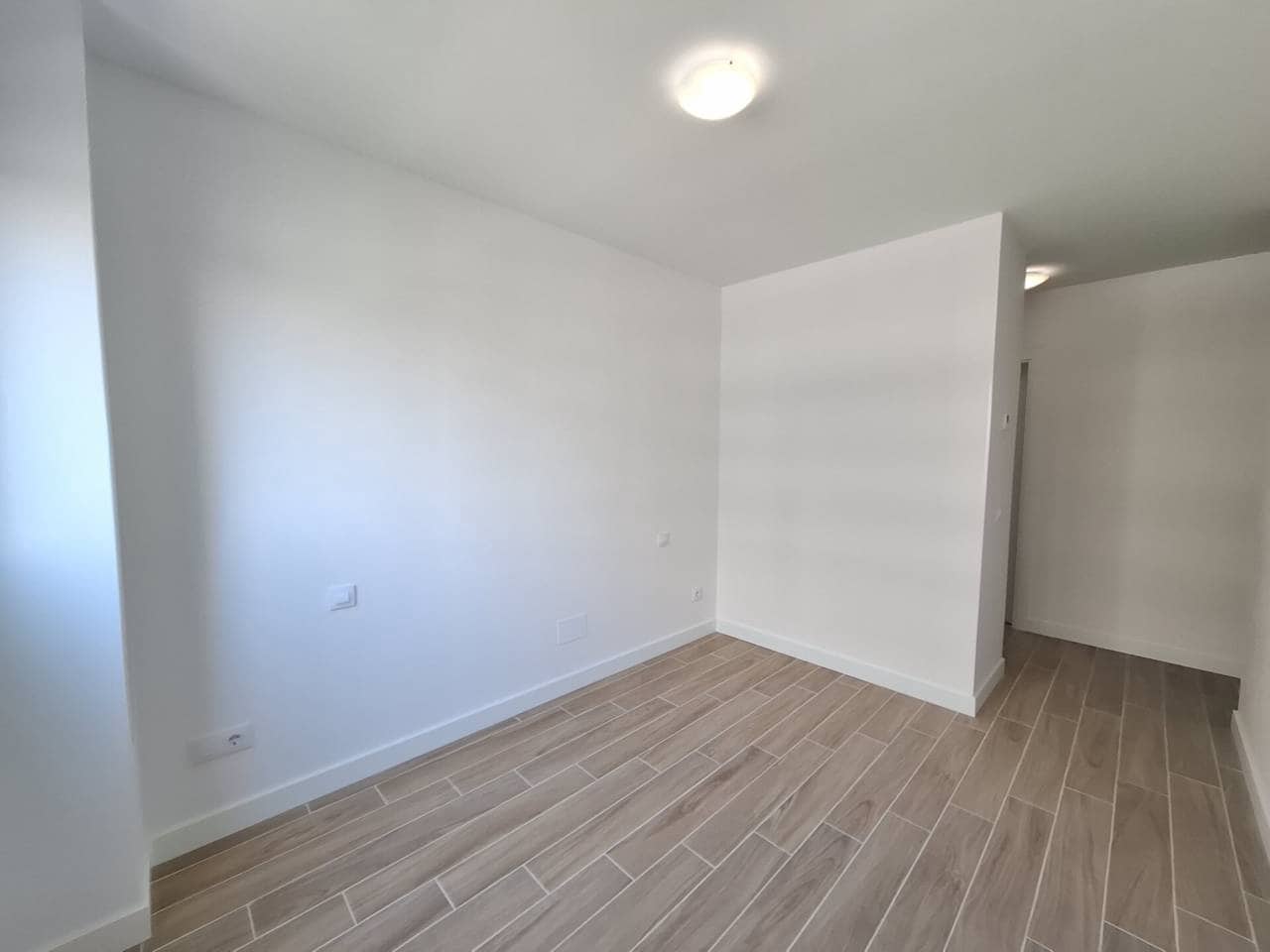 2 sypialnia Mieszkanie do wynajęcia w Miasto Madryt z basenem garażem - 1 350 € (Ref: 10048652)