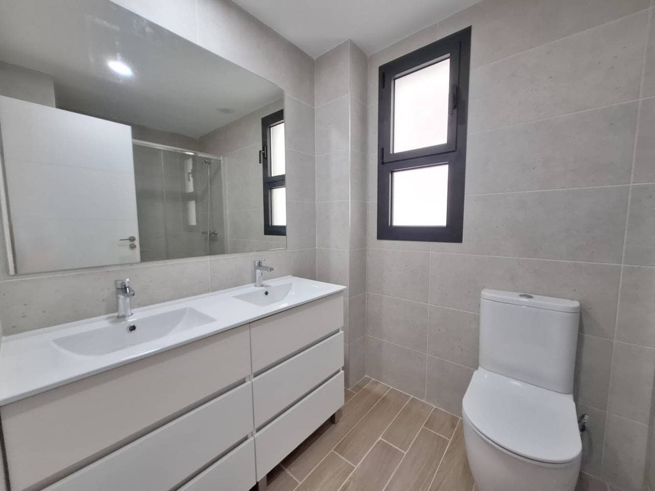 2 sypialnia Mieszkanie do wynajęcia w Miasto Madryt z basenem garażem - 1 350 € (Ref: 10048652)