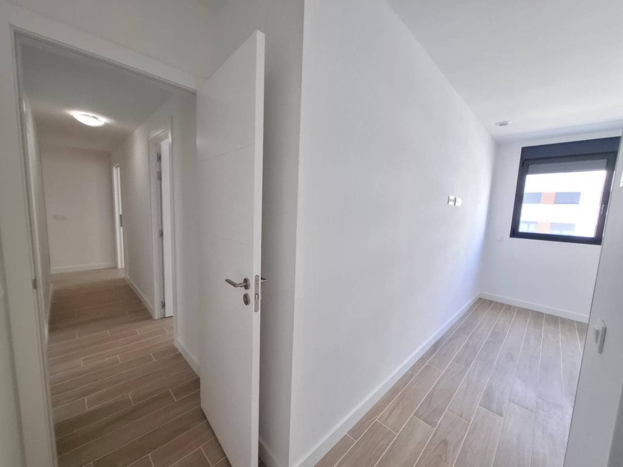 2 sypialnia Mieszkanie do wynajęcia w Miasto Madryt z basenem garażem - 1 350 € (Ref: 10048652)