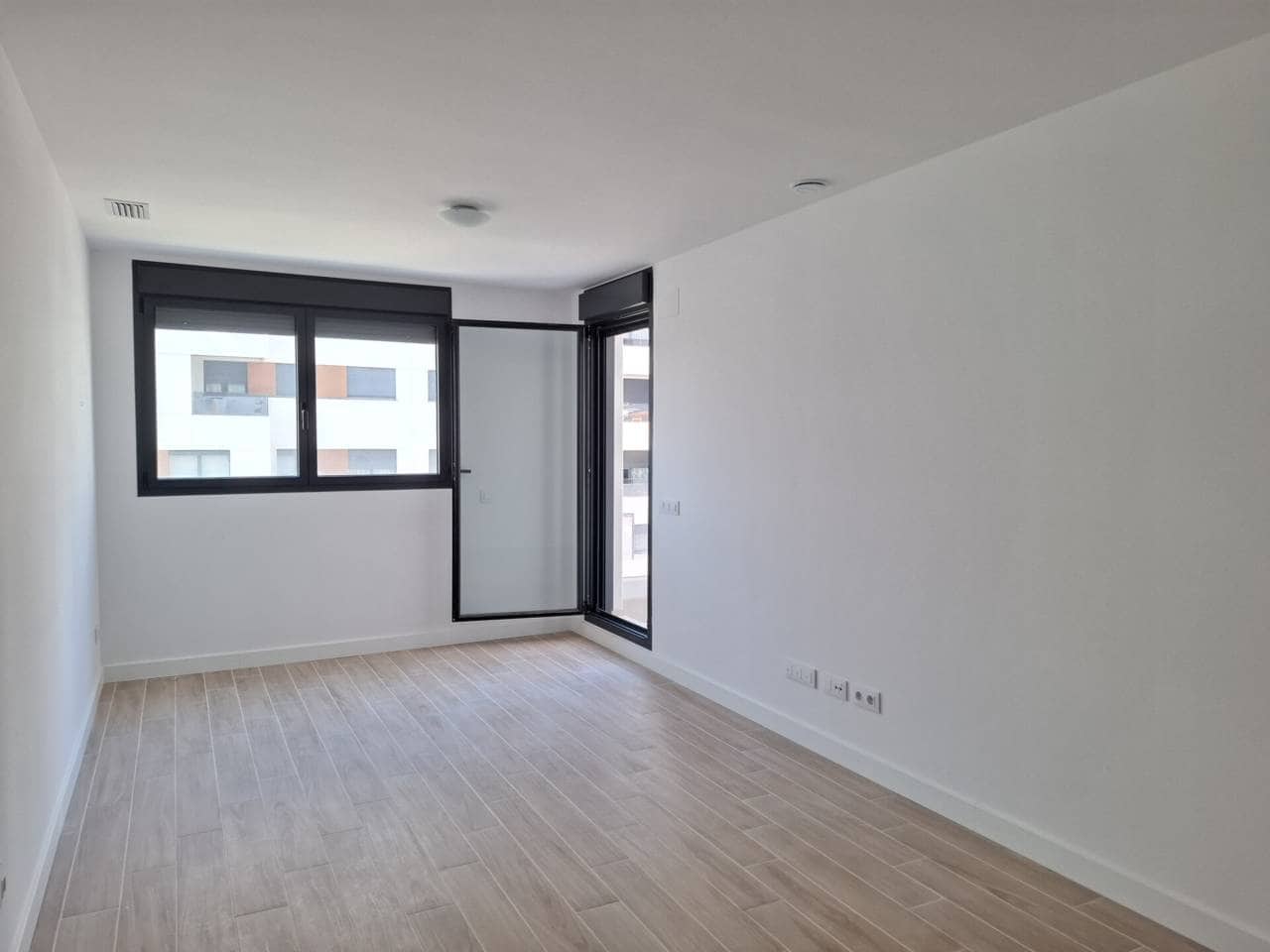2 sypialnia Mieszkanie do wynajęcia w Miasto Madryt z basenem garażem - 1 350 € (Ref: 10048652)