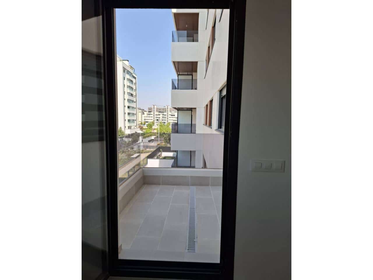 2 sypialnia Mieszkanie do wynajęcia w Miasto Madryt z basenem garażem - 1 350 € (Ref: 10048652)