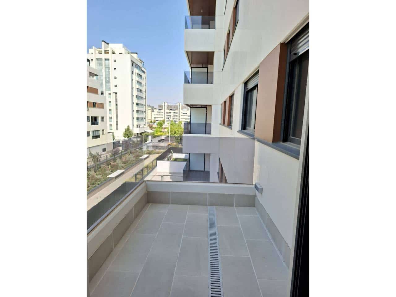 2 sypialnia Mieszkanie do wynajęcia w Miasto Madryt z basenem garażem - 1 350 € (Ref: 10048652)