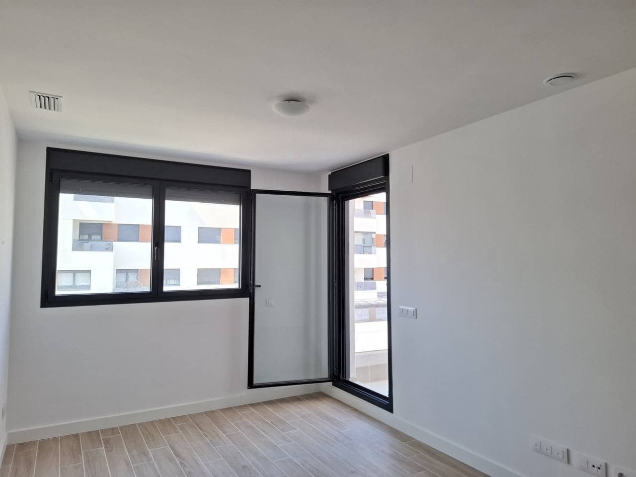 2 sypialnia Mieszkanie do wynajęcia w Miasto Madryt z basenem garażem - 1 350 € (Ref: 10048652)