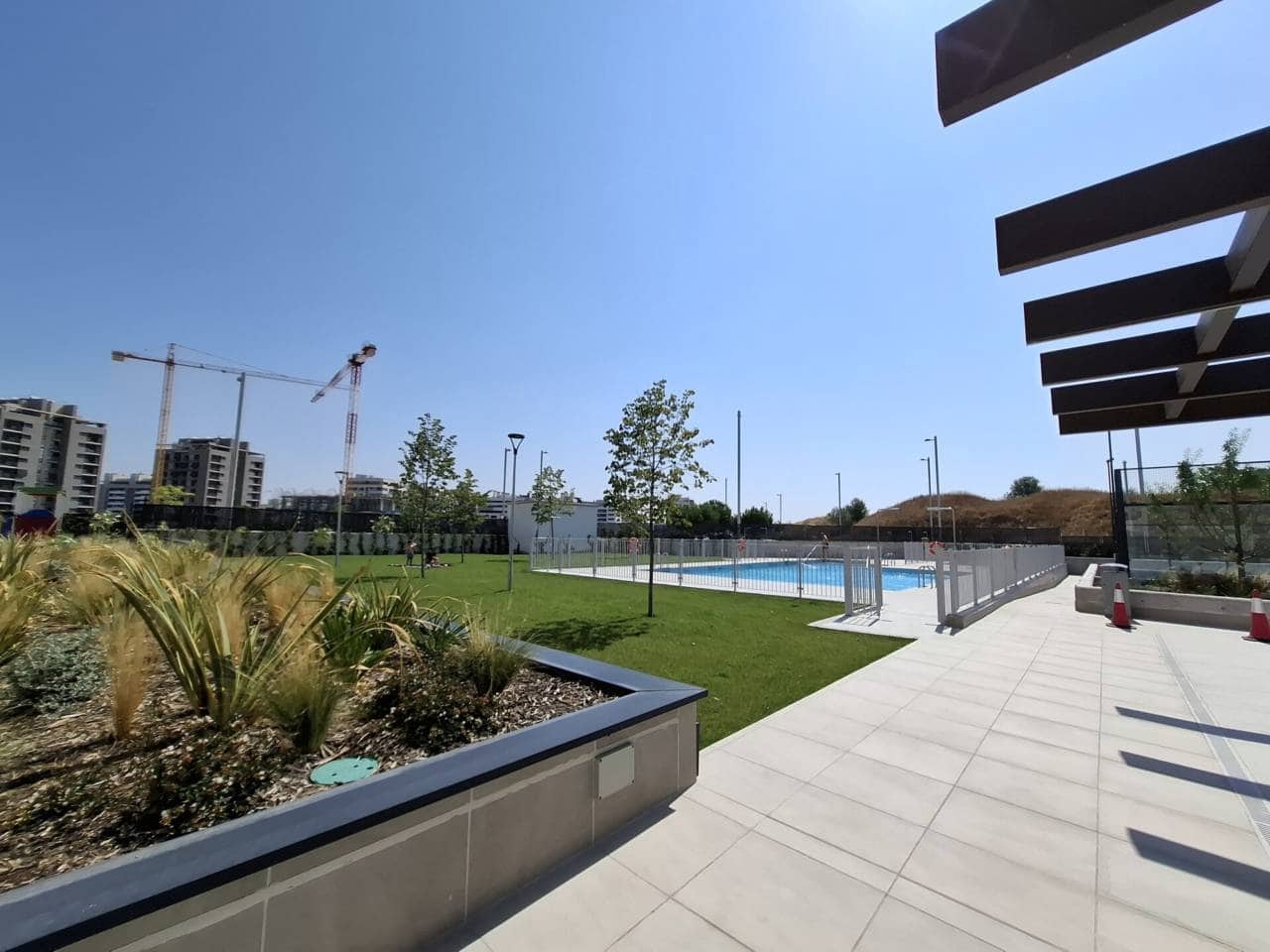 2 sypialnia Mieszkanie do wynajęcia w Miasto Madryt z basenem garażem - 1 350 € (Ref: 10048652)