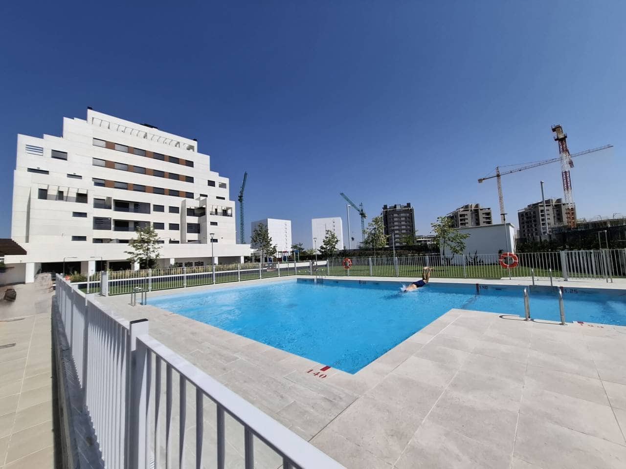 2 sypialnia Mieszkanie do wynajęcia w Miasto Madryt z basenem garażem - 1 350 € (Ref: 10048652)