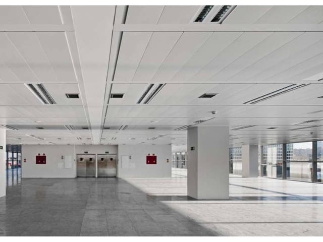 Ufficio da affittare in Valverde, Madrid città - 13.679 € (Rif: 3856797)