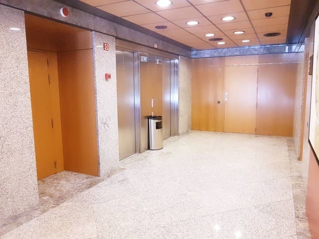 Biuro do wynajęcia w Pozuelo de Alarcón z garażem - 4 539 € (Ref: 5885258)