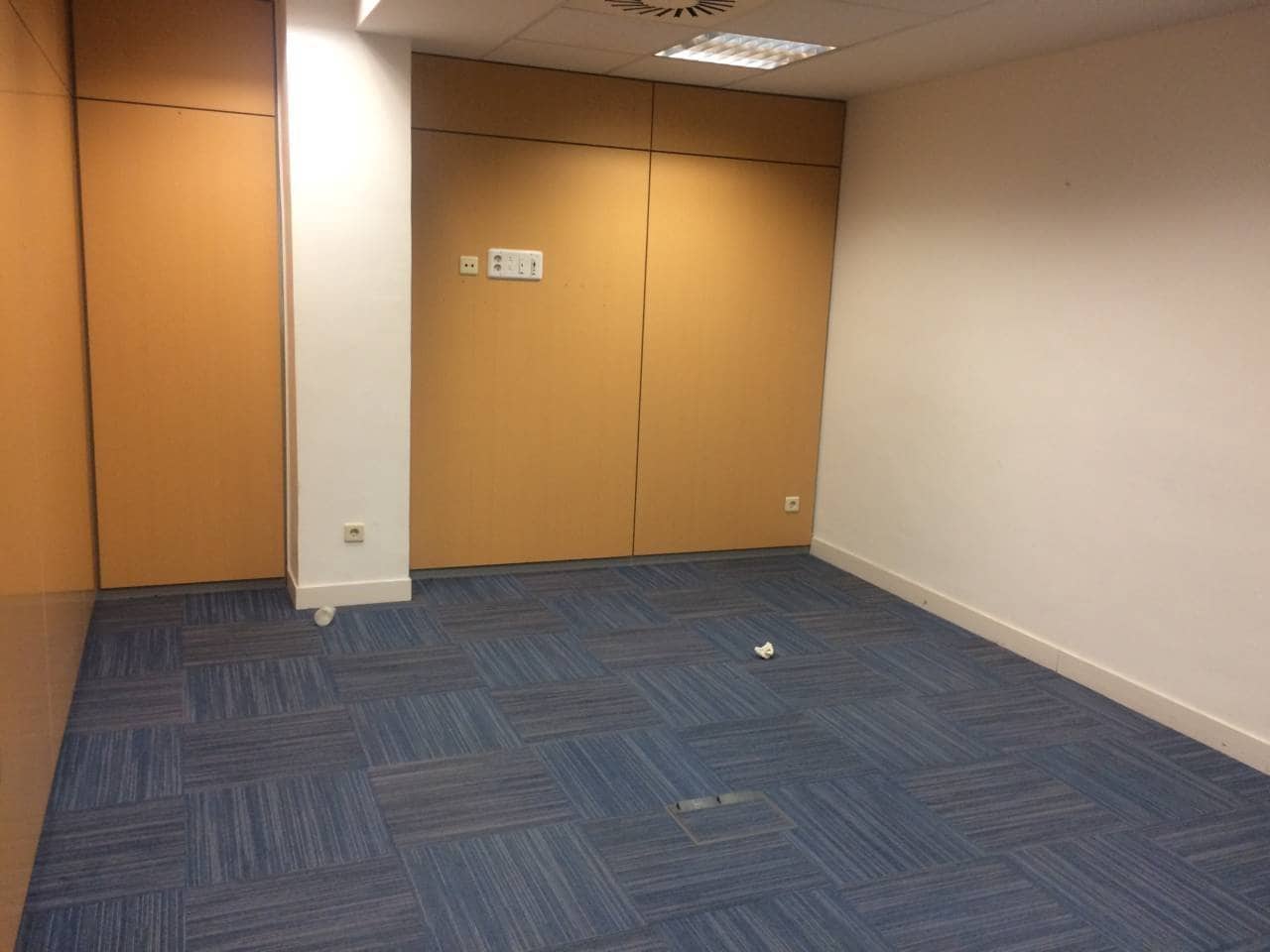 Bureau à louer à Madrid ville avec garage - 69 300 € (Ref: 6408251)