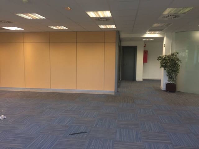Kontor att hyra i El Plantío, Madrid stad med garage - 69 300 € (Ref: 6408251)