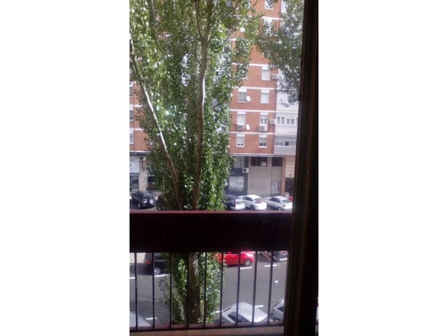 Studio til leje i Canillas, Madrid by - € 750 (Ref: 6607080)
