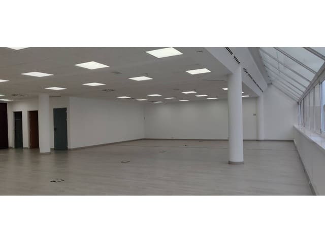 Biuro do wynajęcia w Simancas, Miasto Madryt - 16 663 € (Ref: 6770527)