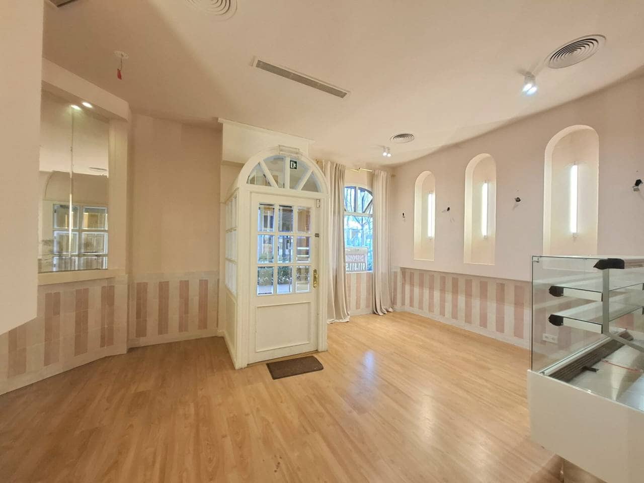 Kaupallinen vuokrattavana paikassa Tres Cantos - 800 € (Ref: 7105101)