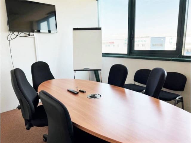 Office for rent in Aeropuerto, Madrid city with garage - € 1,570 (Ref: 7143773)