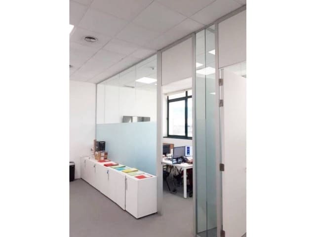 Office for rent in Aeropuerto, Madrid city with garage - € 1,325 (Ref: 7147177)