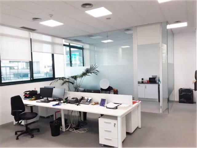 Office for rent in Aeropuerto, Madrid city with garage - € 1,325 (Ref: 7147177)