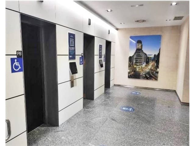 Biuro do wynajęcia w Numancia, Miasto Madryt z garażem - 12 213 € (Ref: 7147178)