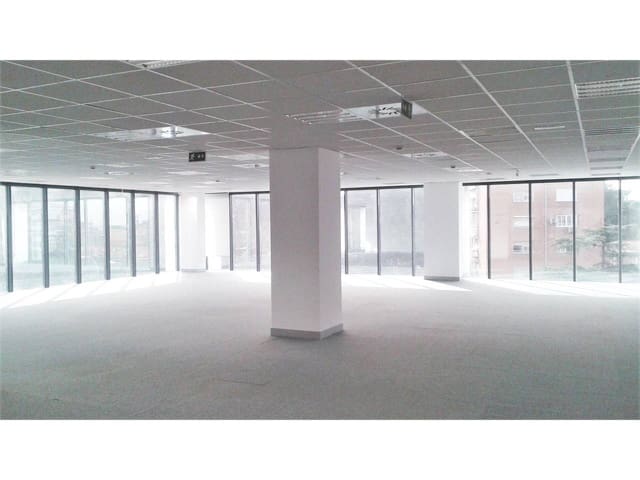 Biuro do wynajęcia w Numancia, Miasto Madryt z garażem - 12 213 € (Ref: 7147178)