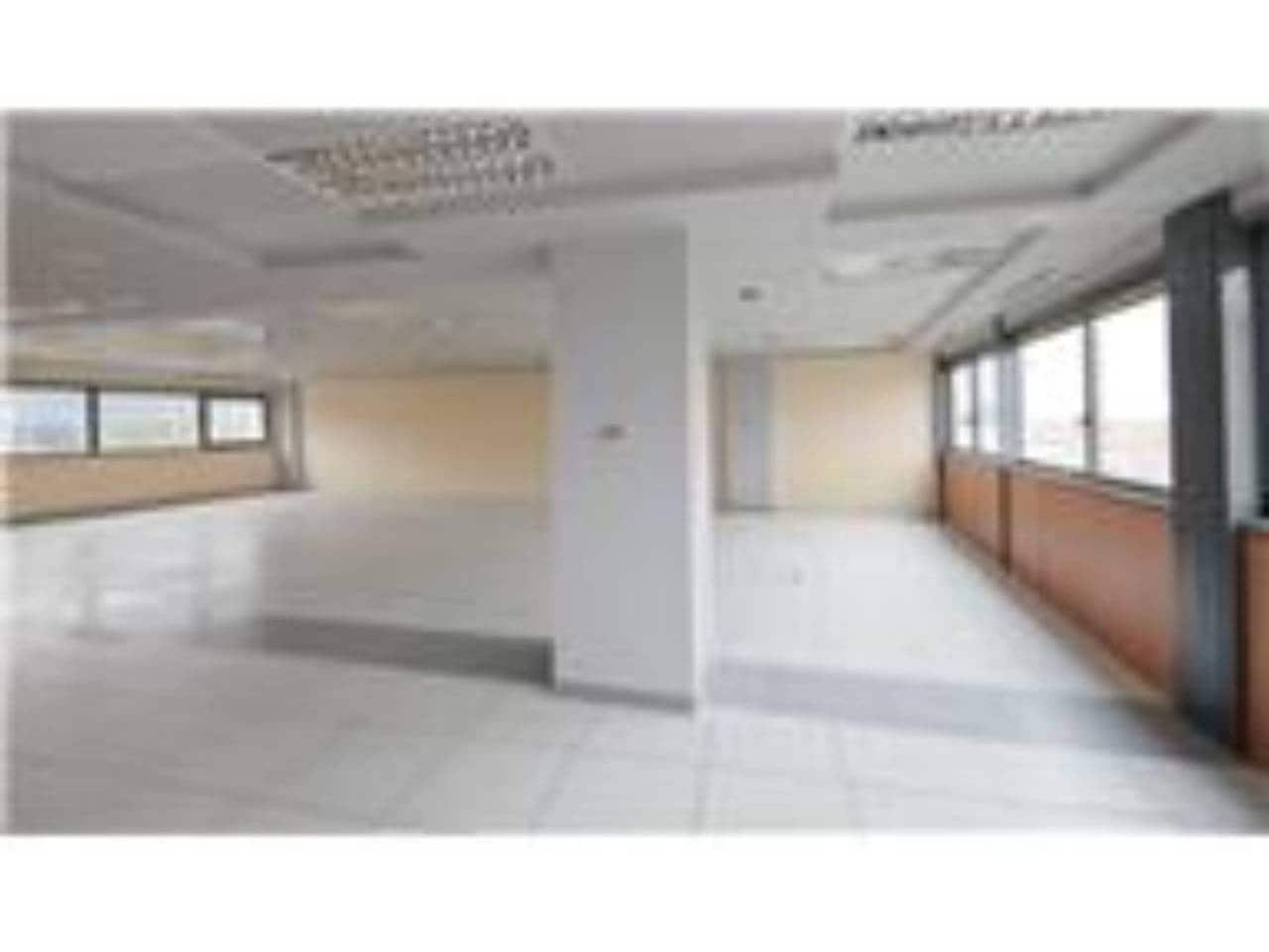 Ufficio da affittare in Tres Cantos con garage - 4.599 € (Rif: 7418957)