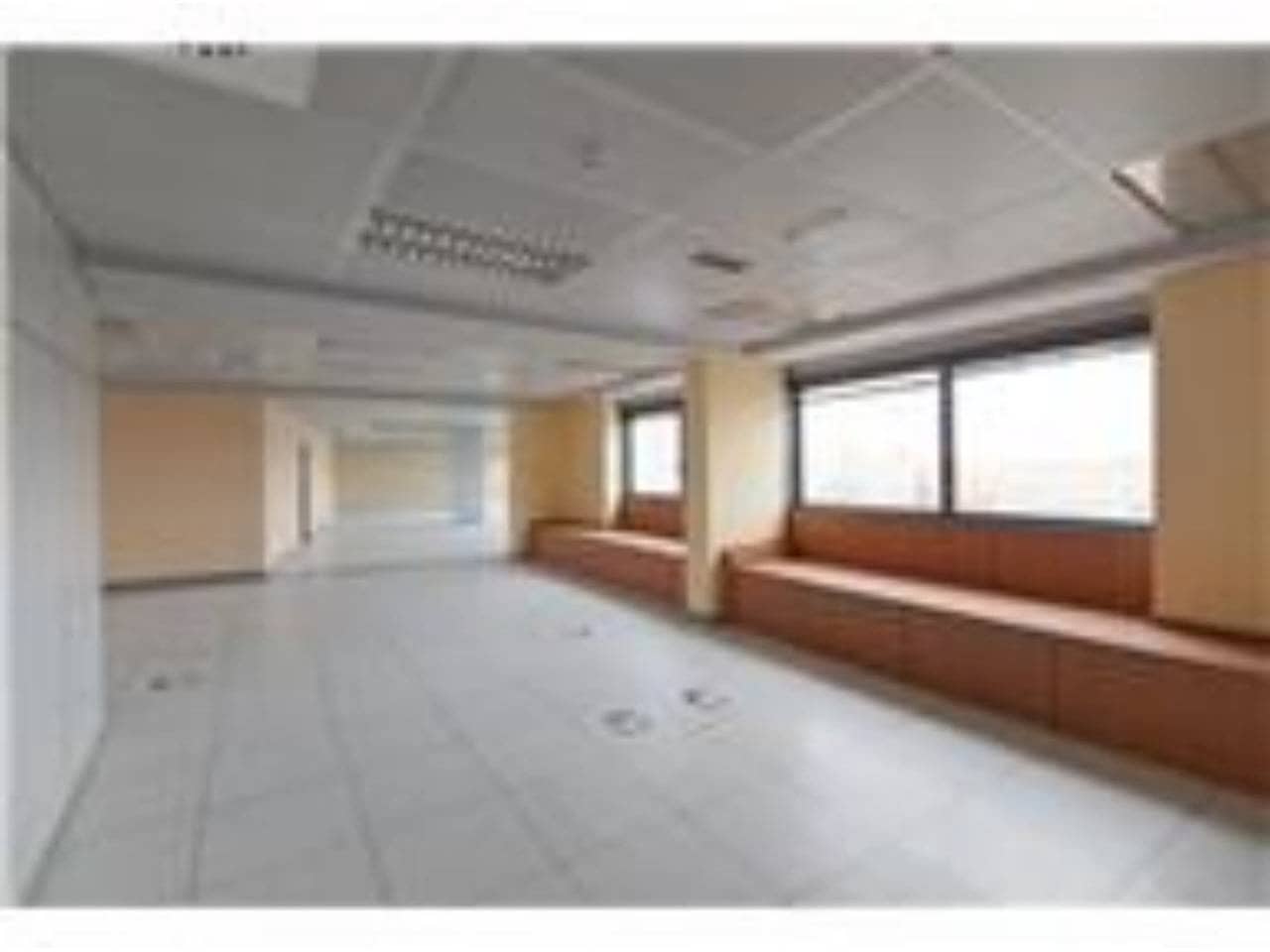 Kontor til leje i Tres Cantos med garage - € 1.950 (Ref: 7418960)