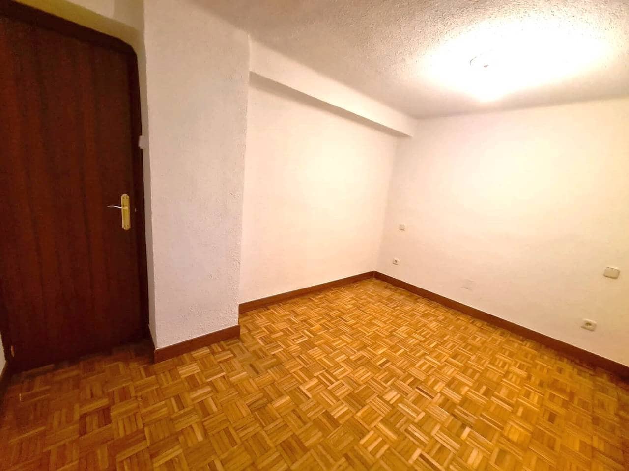 2 quarto Apartamento para arrendar em Madrid cidade - 1 100 € (Ref: 7516132)