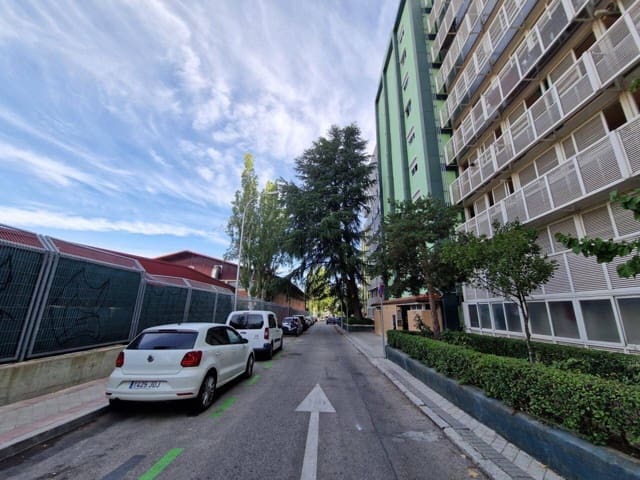 2 quarto Apartamento para arrendar em Madrid cidade - 1 100 € (Ref: 7516132)