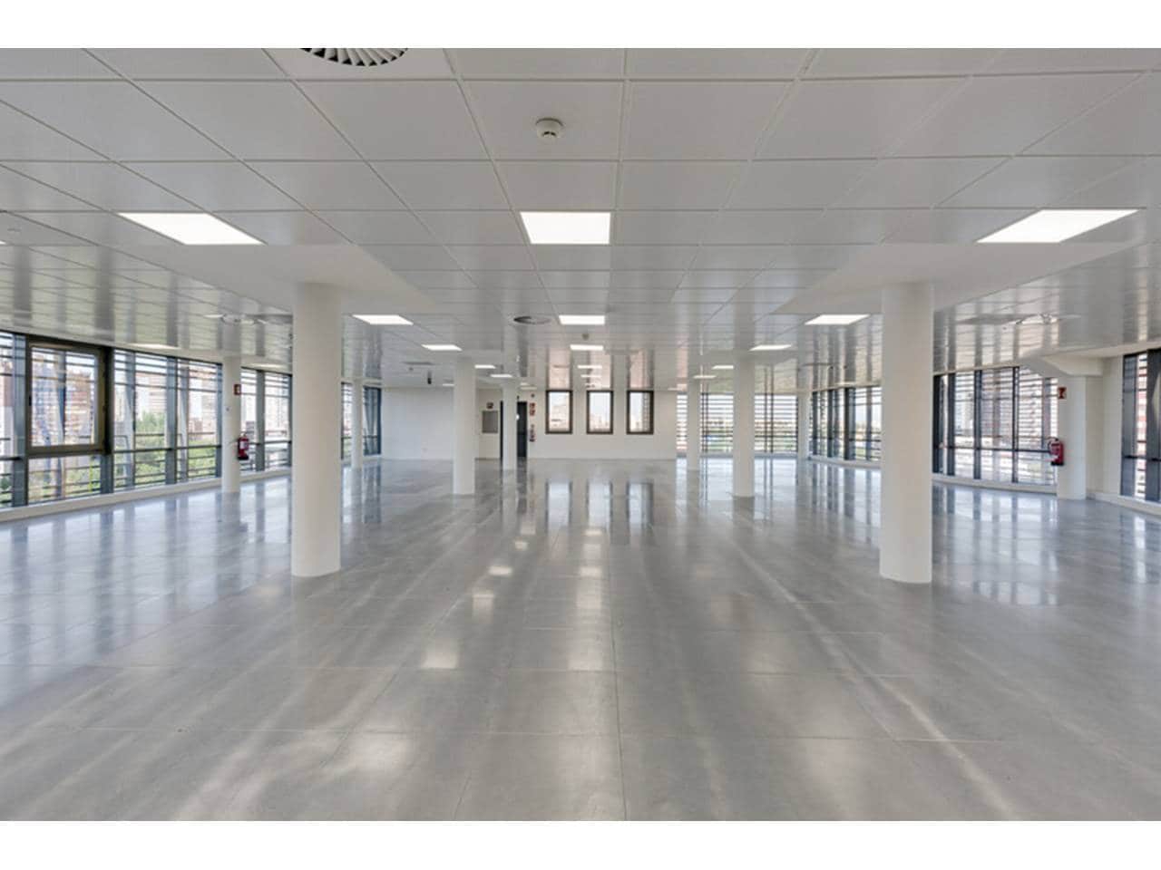 Biuro do wynajęcia w Miasto Madryt z garażem - 28 305 € (Ref: 7601791)