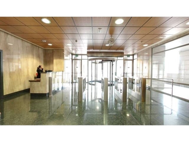 Bureau à louer à Valdefuentes, Madrid ville avec garage - 5 004 € (Ref: 7618830)