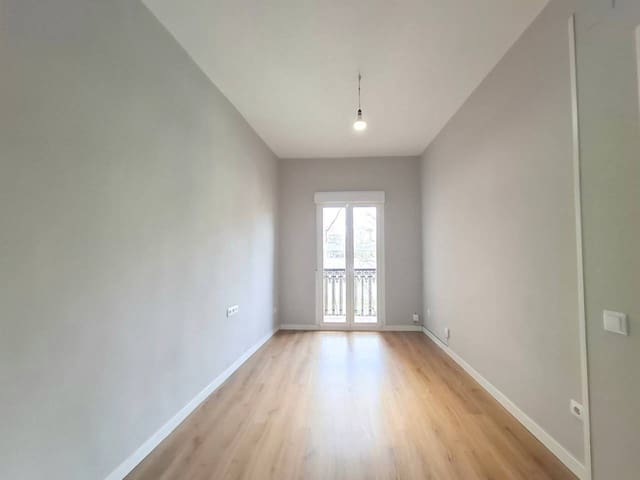 2 slaapkamer Flat te huur in Madrid stad - € 1.300 (Ref: 7701930)