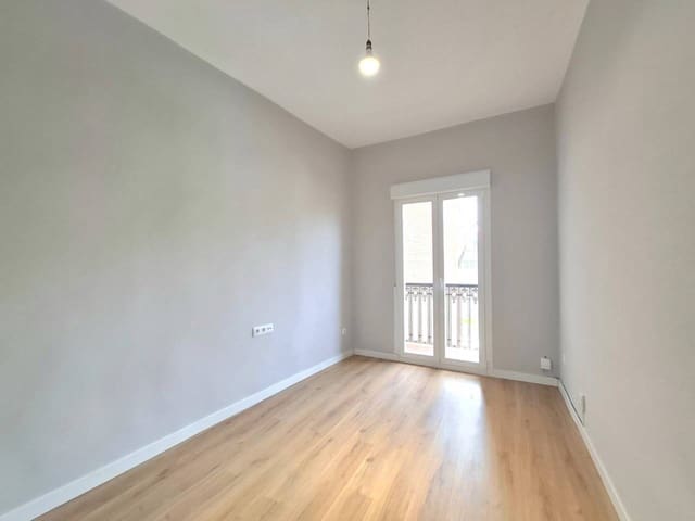 2 slaapkamer Flat te huur in Madrid stad - € 1.300 (Ref: 7701930)