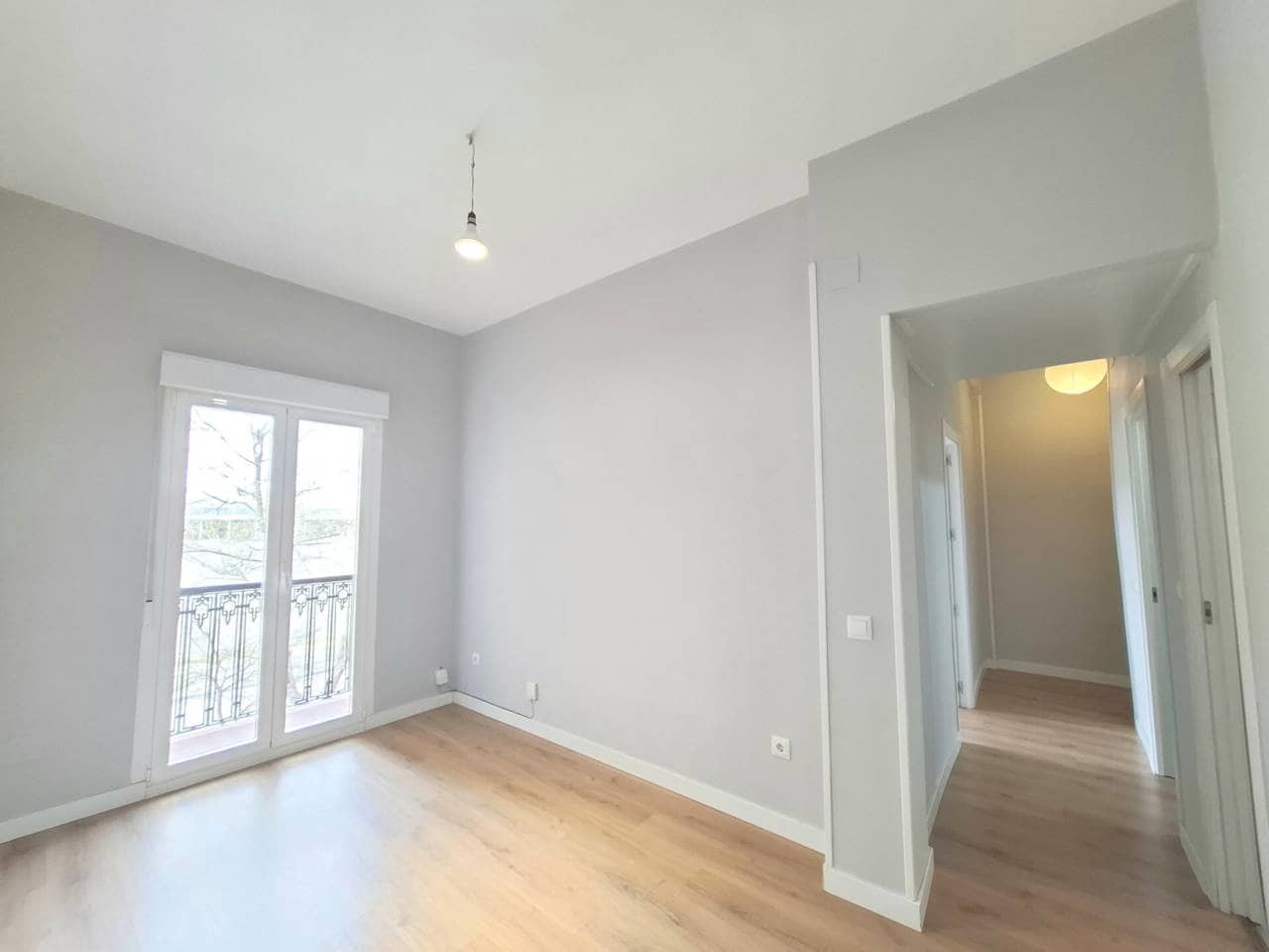 2 bedroom Flat for rent in Madrid city - € 1,300 (Ref: 7701930)