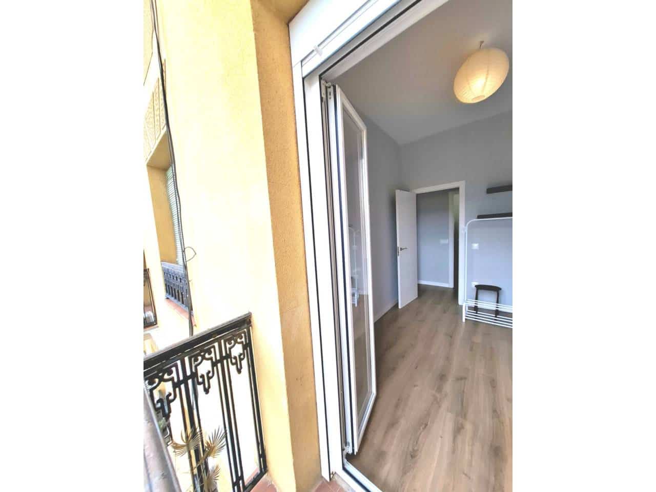 2 bedroom Flat for rent in Madrid city - € 1,300 (Ref: 7701930)