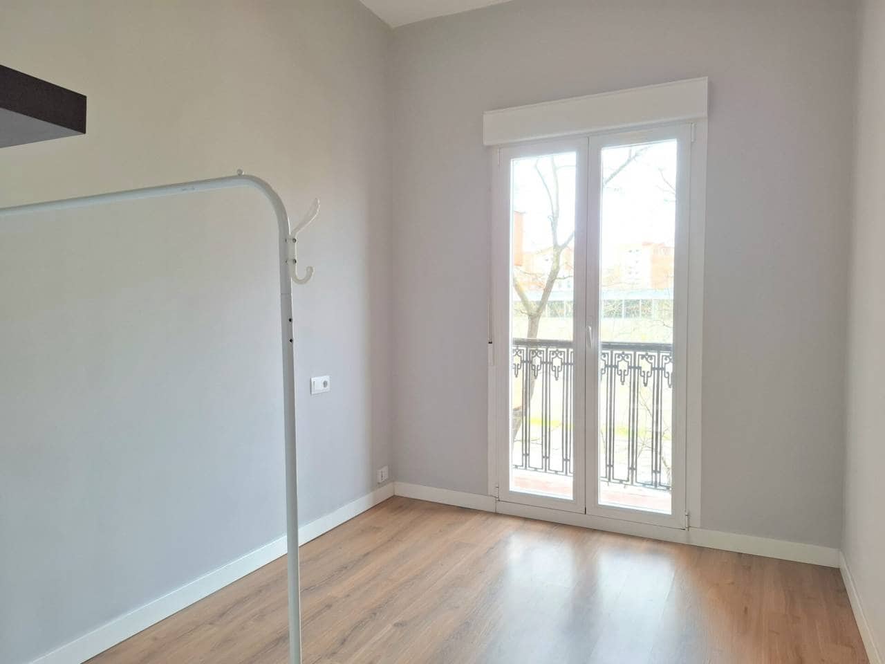 2 bedroom Flat for rent in Madrid city - € 1,300 (Ref: 7701930)