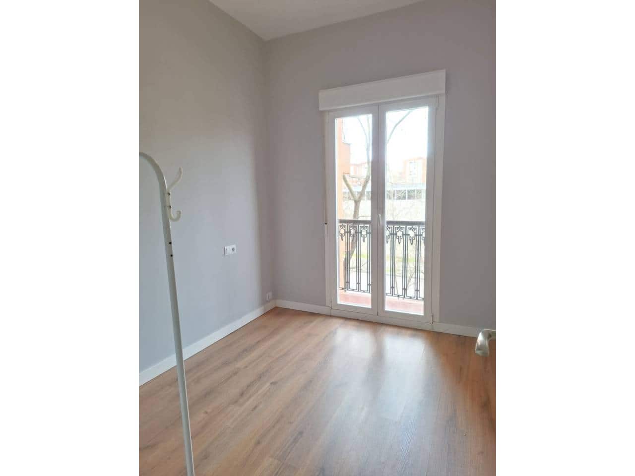 2 bedroom Flat for rent in Madrid city - € 1,300 (Ref: 7701930)