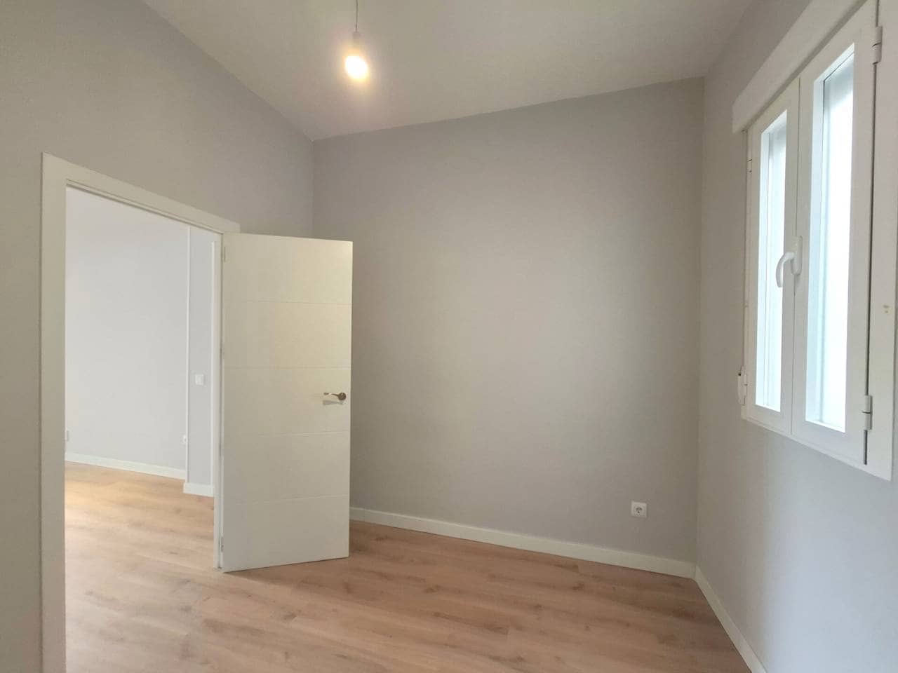 2 bedroom Flat for rent in Madrid city - € 1,300 (Ref: 7701930)