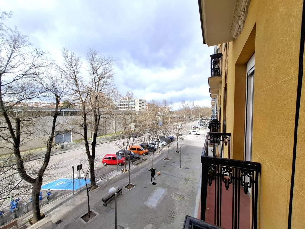 2 bedroom Flat for rent in Madrid city - € 1,300 (Ref: 7701930)