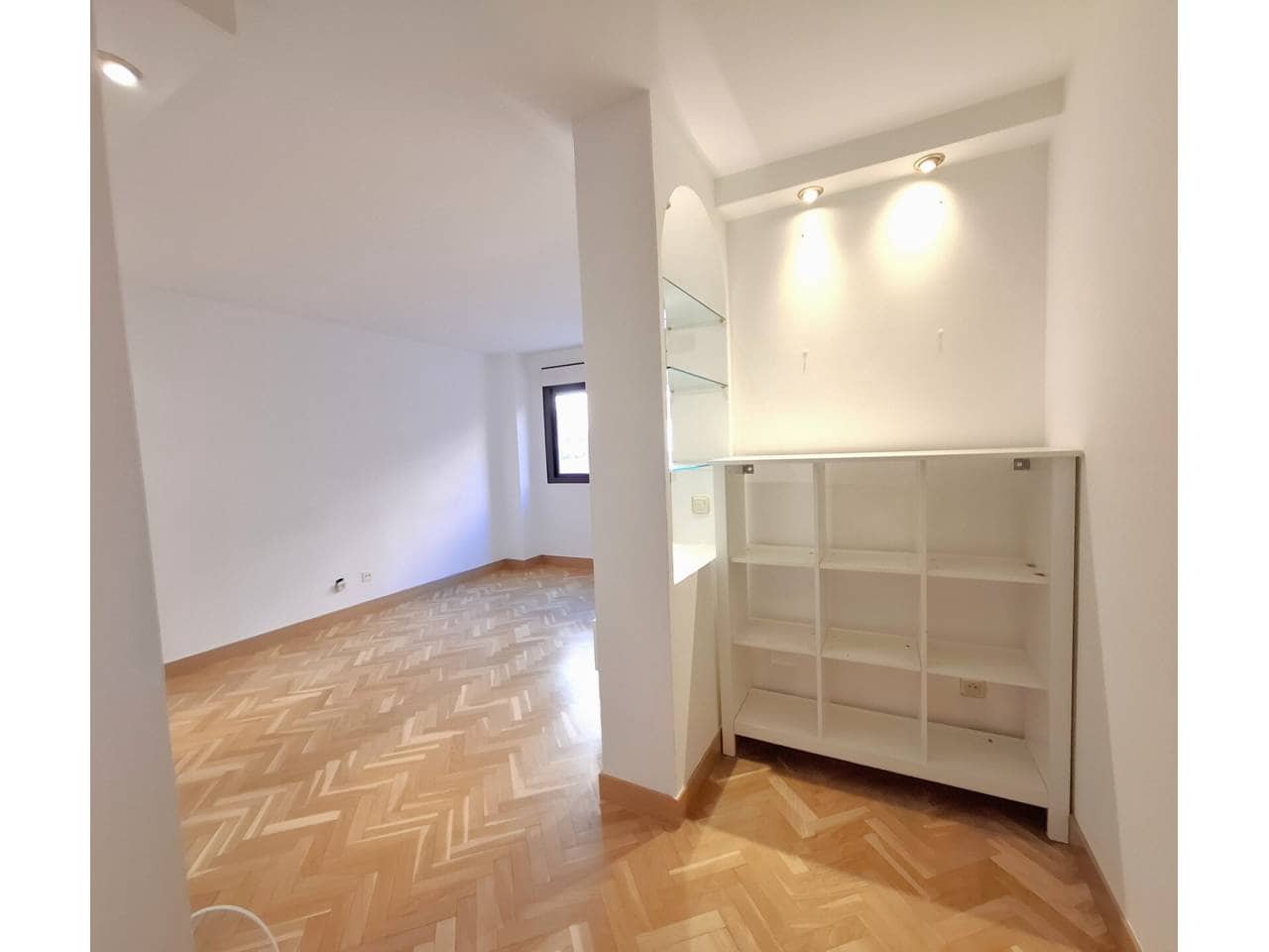 Piso de 2 habitaciones en Madrid ciudad en alquiler con piscina garaje - 1.300 € (Ref: 7754486)