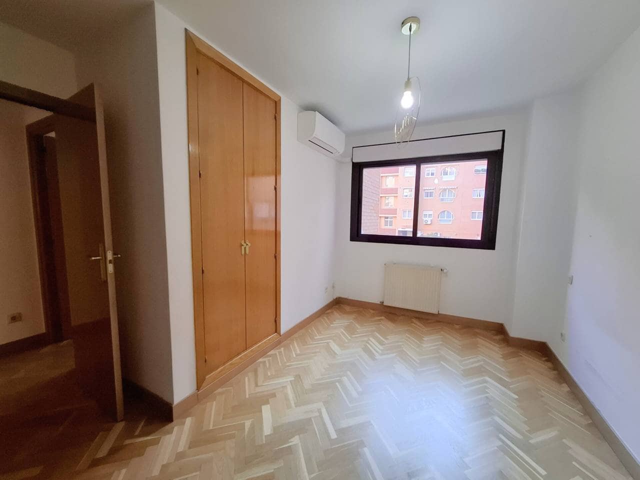 Piso de 2 habitaciones en Madrid ciudad en alquiler con piscina garaje - 1.300 € (Ref: 7754486)