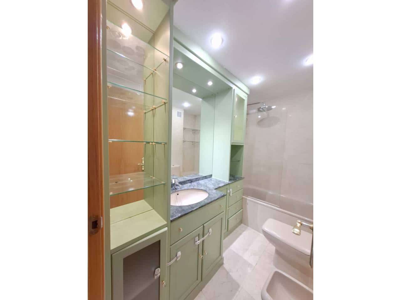 Piso de 2 habitaciones en Madrid ciudad en alquiler con piscina garaje - 1.300 € (Ref: 7754486)