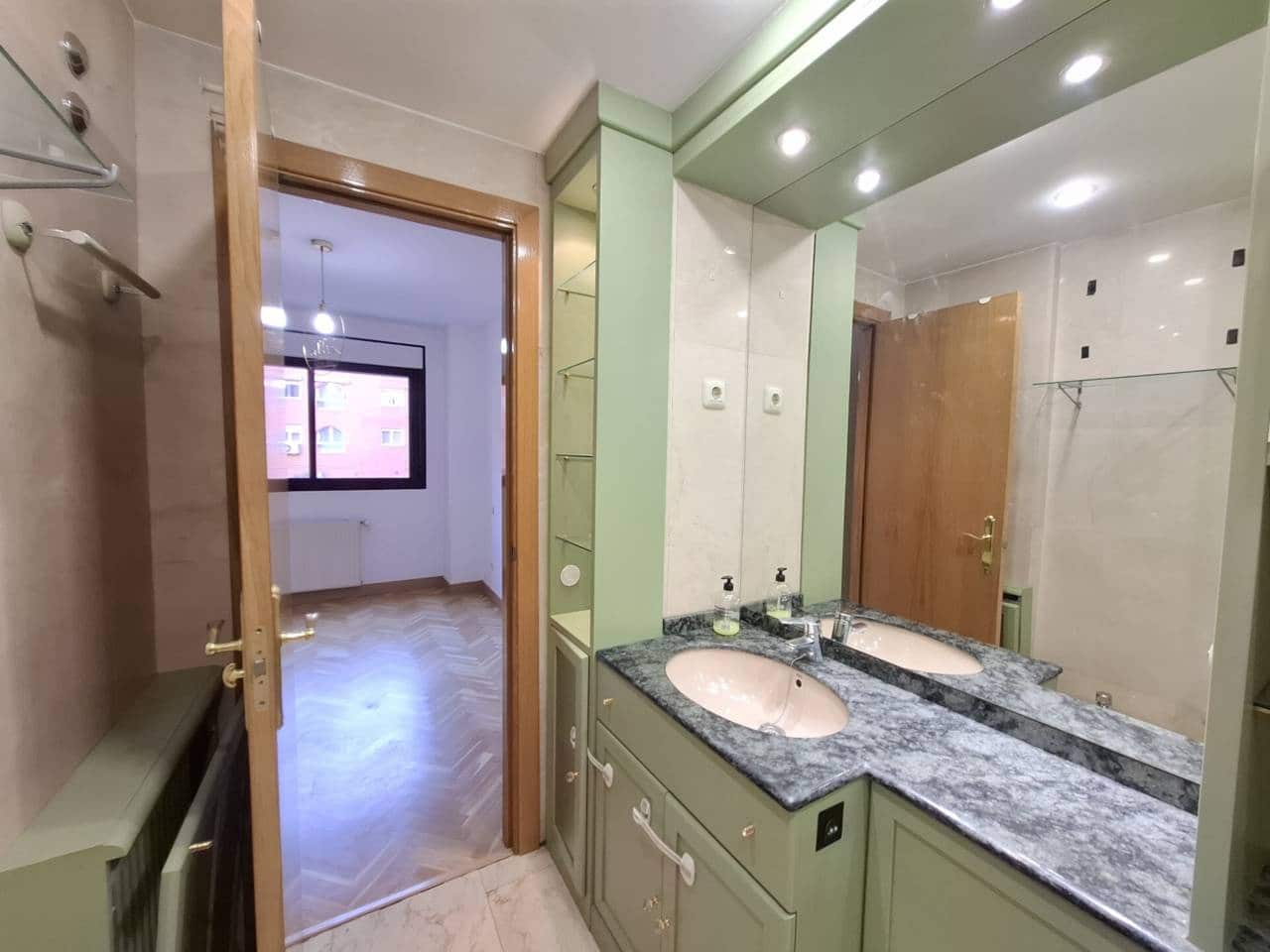 Piso de 2 habitaciones en Madrid ciudad en alquiler con piscina garaje - 1.300 € (Ref: 7754486)