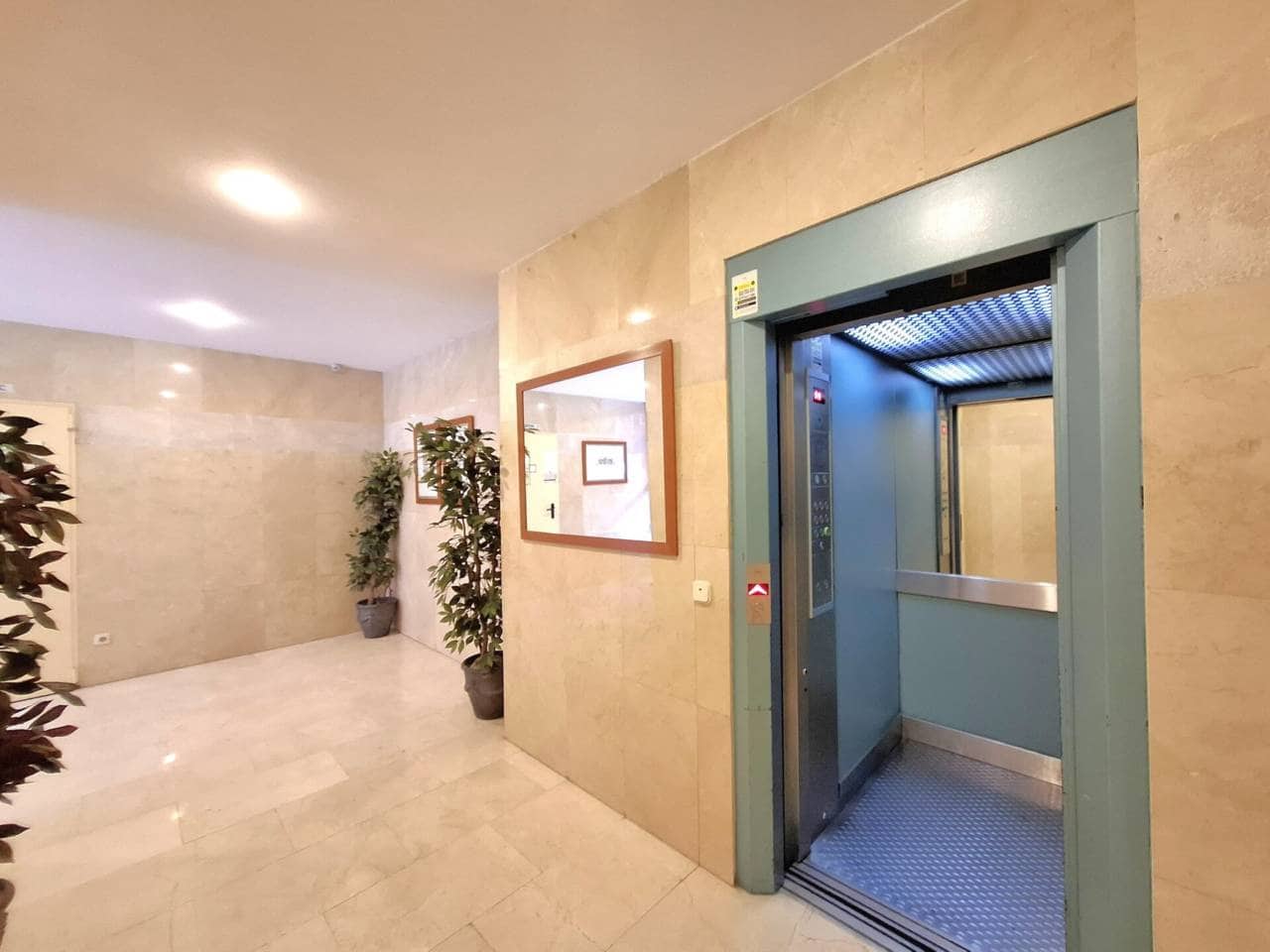 Piso de 2 habitaciones en Madrid ciudad en alquiler con piscina garaje - 1.300 € (Ref: 7754486)