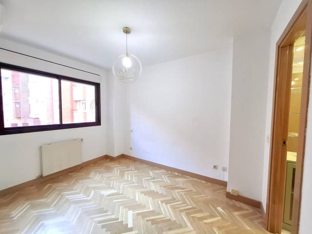 2 soveværelse Lejlighed til leje i Madrid by med swimmingpool garage - € 1.300 (Ref: 7754486)